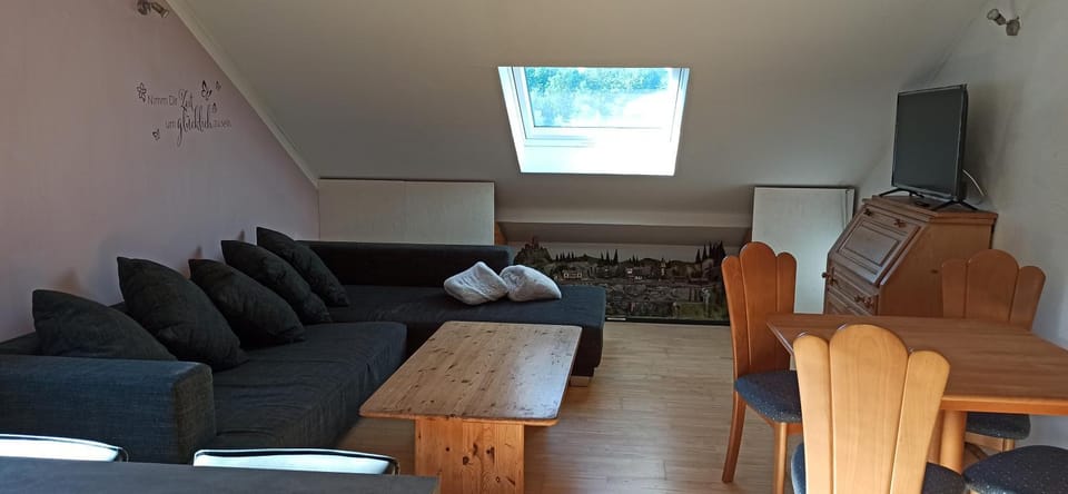 Communal lounge/ TV room, TV and multimedia, Living room, Seating area