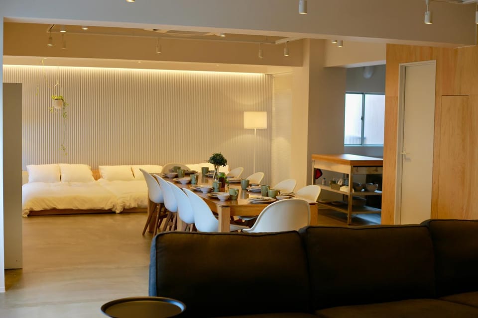 Bed, Living room, Photo of the whole room, Seating area, Dining area, Bedroom