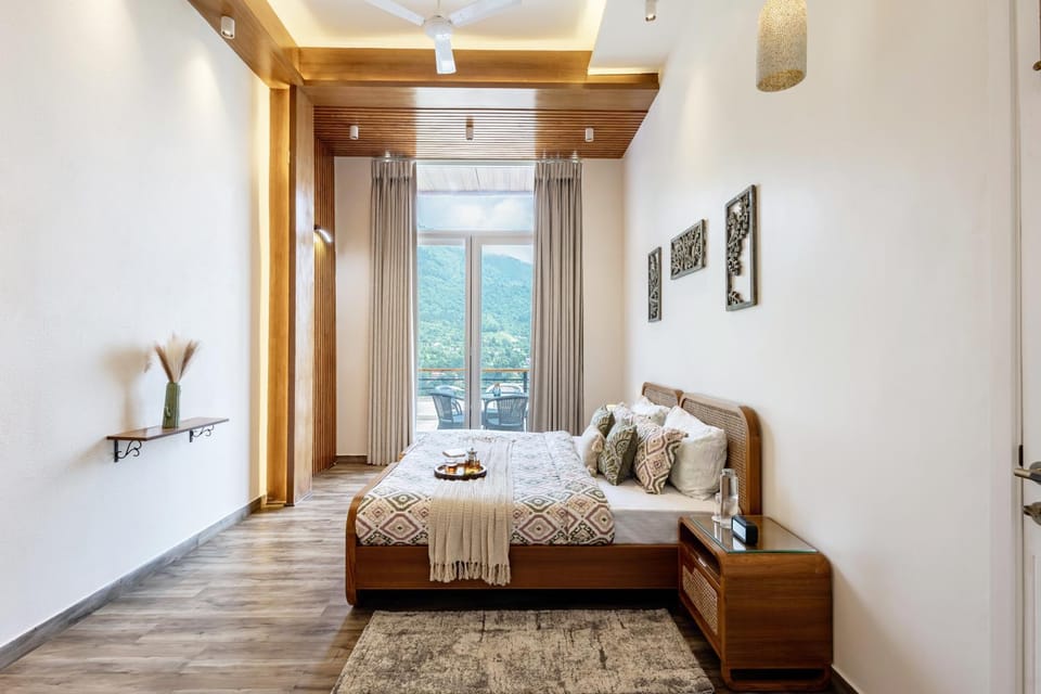 Bed, Living room, Photo of the whole room, Seating area, Bedroom, towels