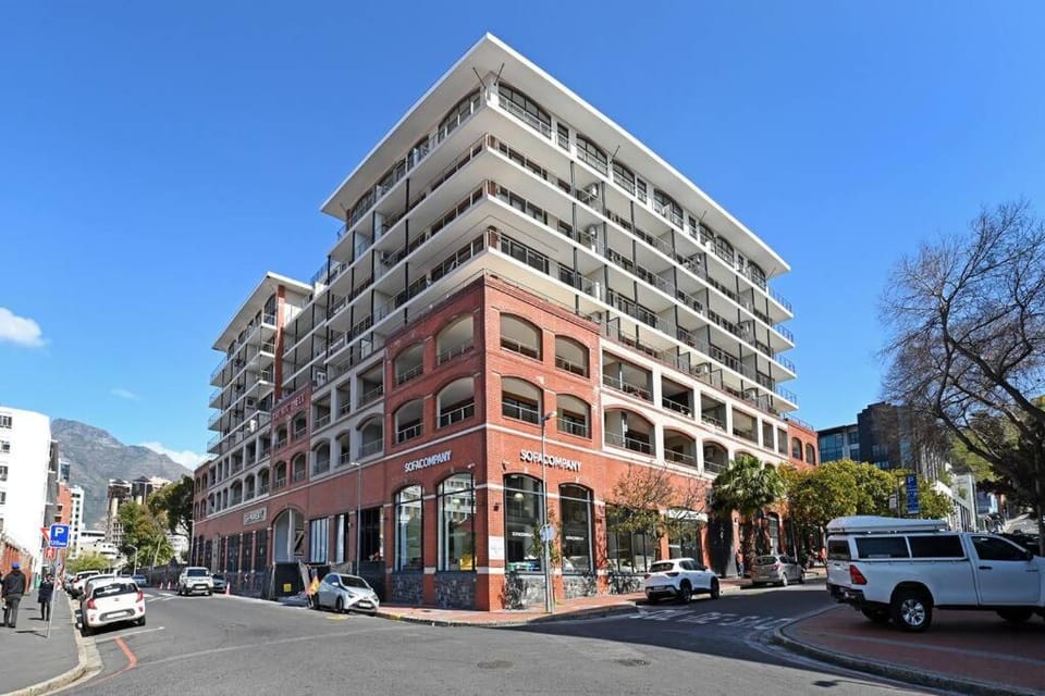 Bella - Stylish 1-Bed Apt in trendy De Waterkant with Balcony Apartment in Cape Town