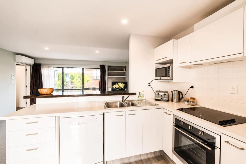 Quaint Worcester Quarters - 3BR Delight House in Christchurch