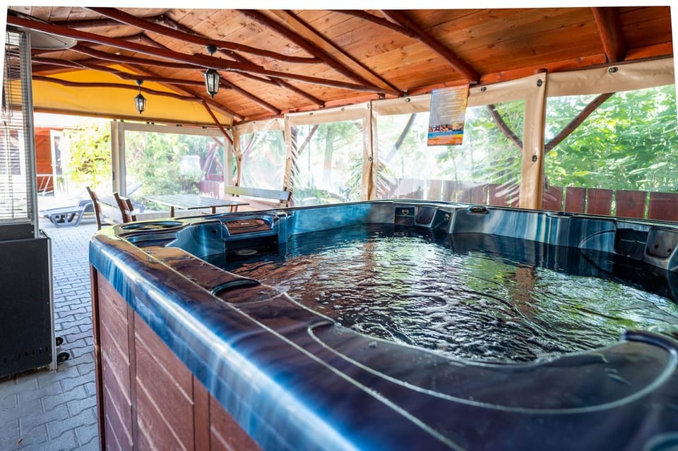 Hot Tub, Hot Tub