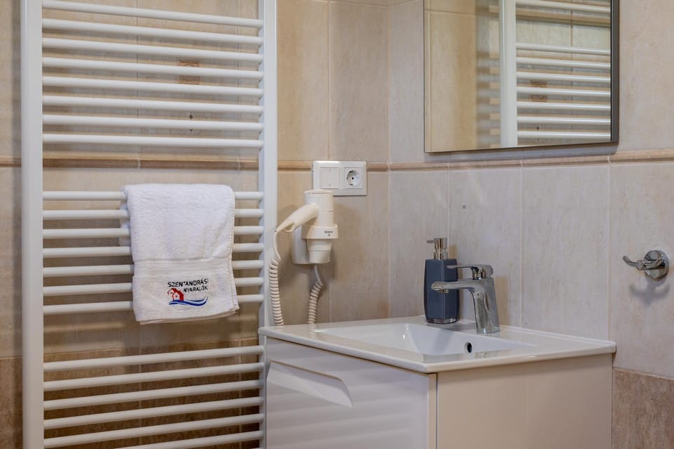 Bathroom, towels