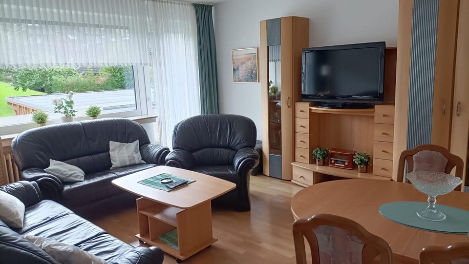 Communal lounge/ TV room, Living room, Seating area, Evening entertainment
