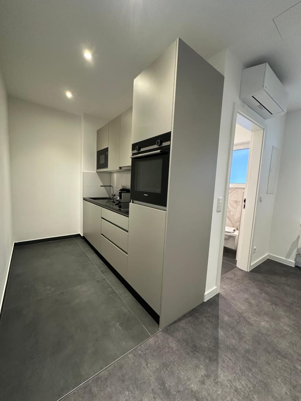 Kitchen or kitchenette, oven, stove