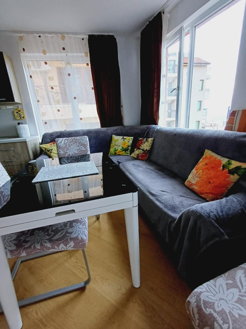 Living room, Seating area