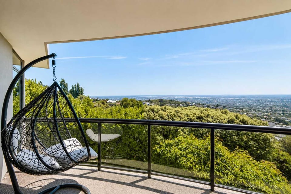 Million Dollar City Views - Sleeps 10 House in Christchurch