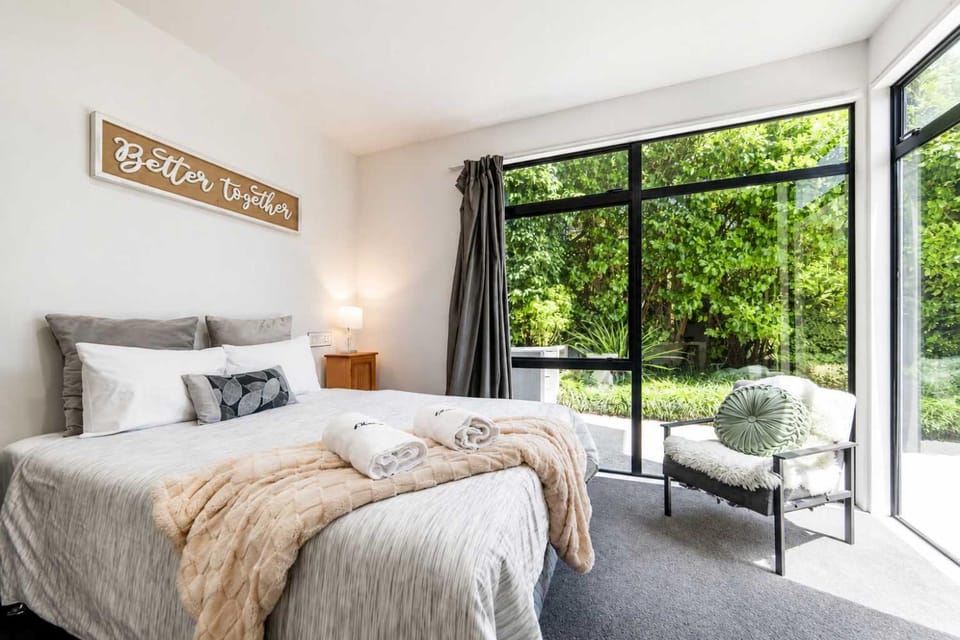 Million Dollar City Views - Sleeps 10 House in Christchurch