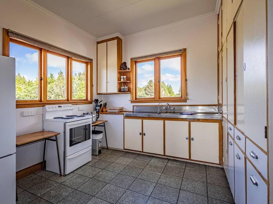 Kitchen or kitchenette, oven, stove