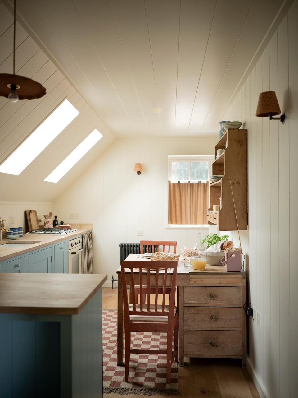 Kitchen or kitchenette, Dining area, stove