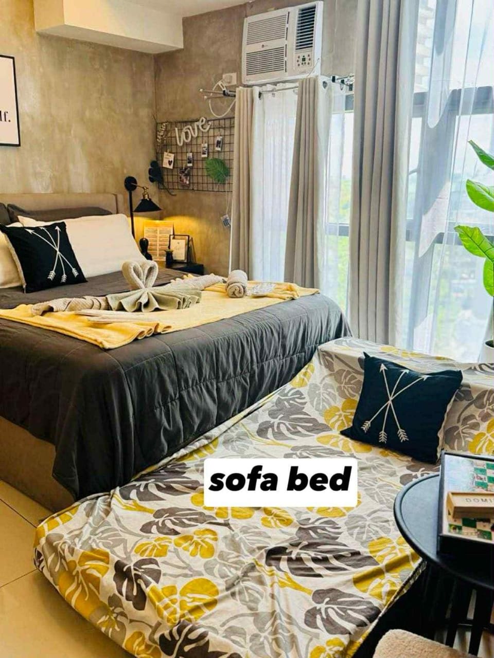 Bedroom, towels