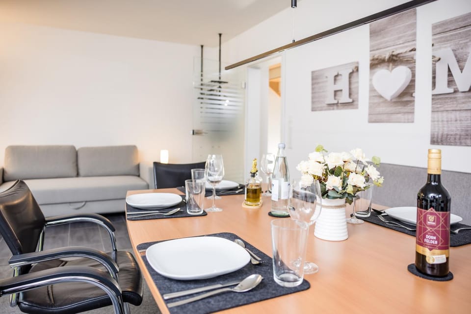 Seating area, Dining area