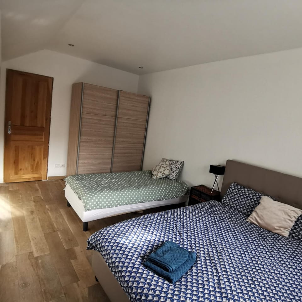 Bed, Photo of the whole room, Bedroom, wardrobe