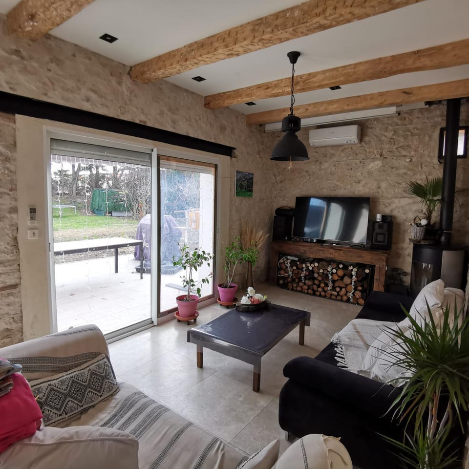 Communal lounge/ TV room, TV and multimedia, Living room, Seating area, Evening entertainment