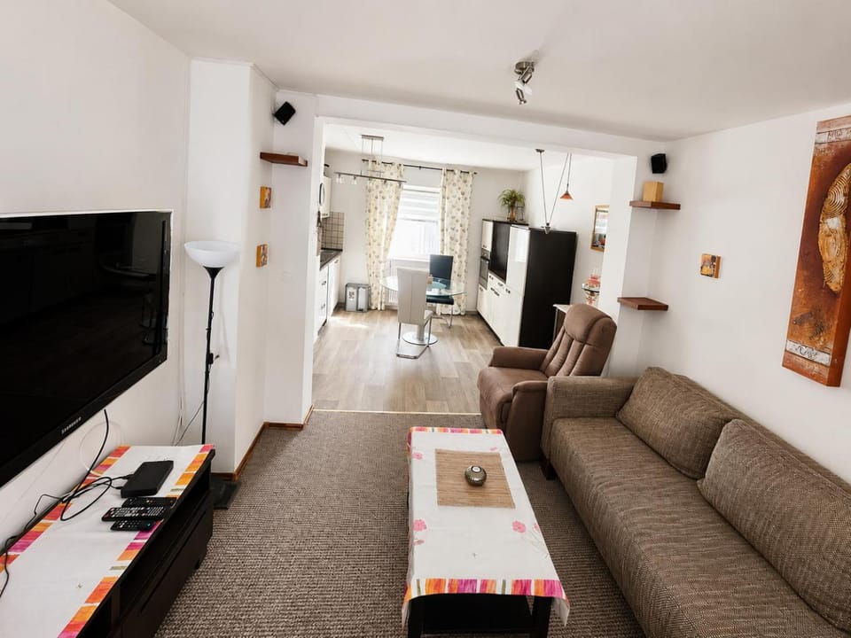 TV and multimedia, Seating area, Evening entertainment