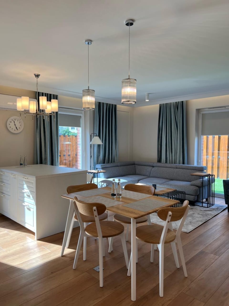 Living room, Seating area, Dining area