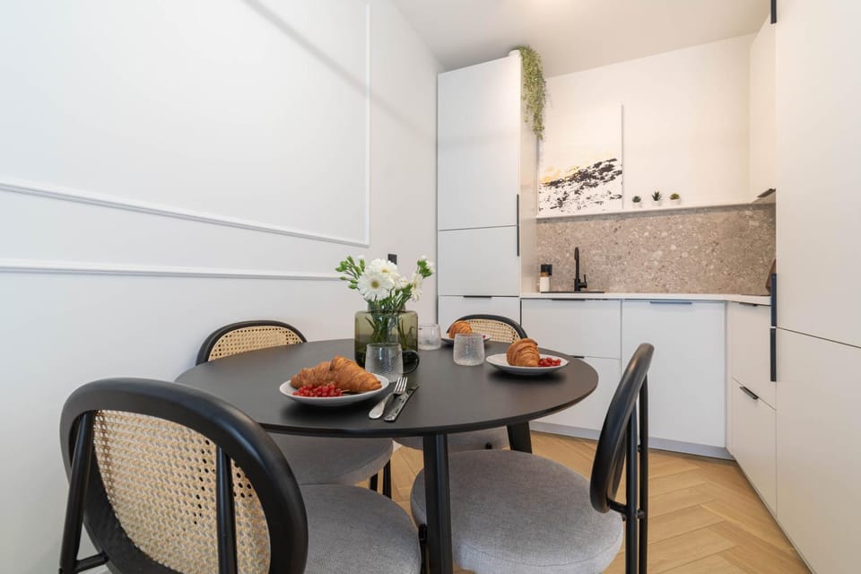 Kitchen or kitchenette, Food and drinks, Dining area, Food, stove