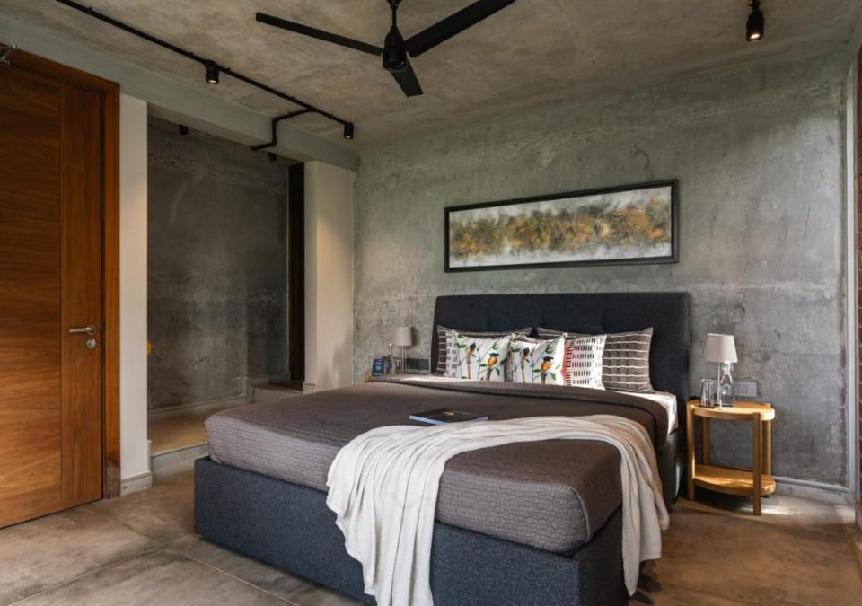 Bed, Photo of the whole room, Seating area, Bedroom
