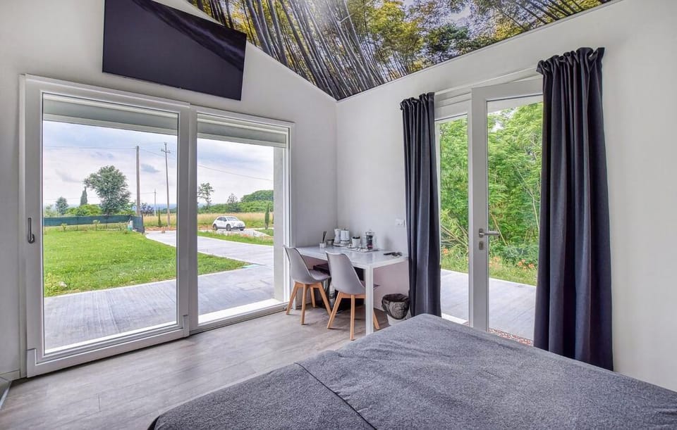 Bed, Natural landscape, Photo of the whole room, Bedroom, Garden view