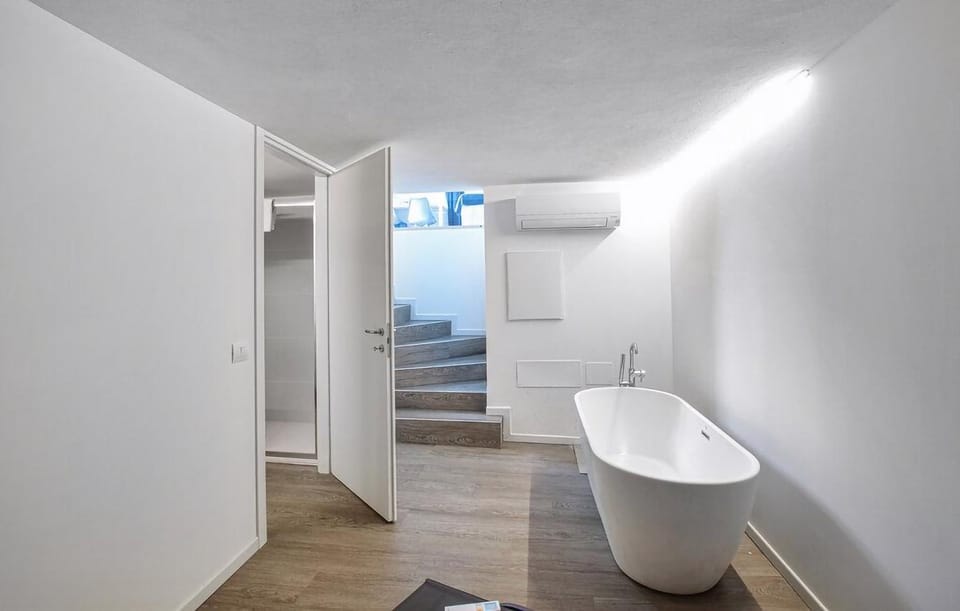 Bathroom, Bath