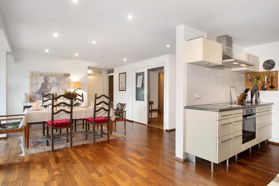 Property building, Kitchen or kitchenette, Living room