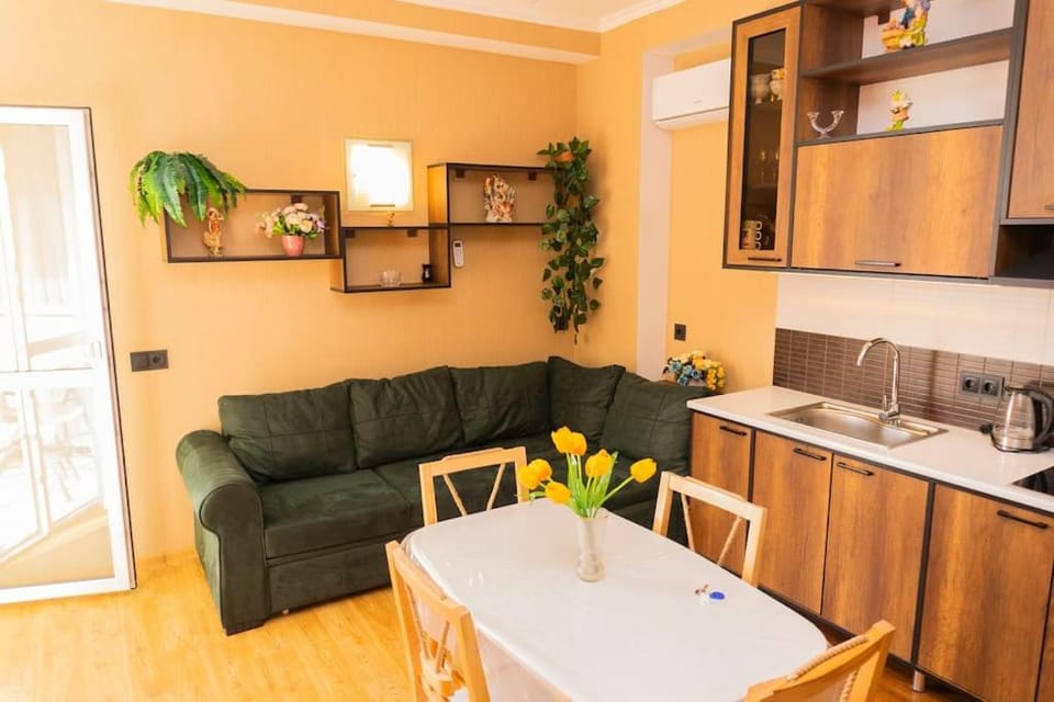 Cozy apartment with a large balcony and city view Apartment in Tbilisi, Georgia