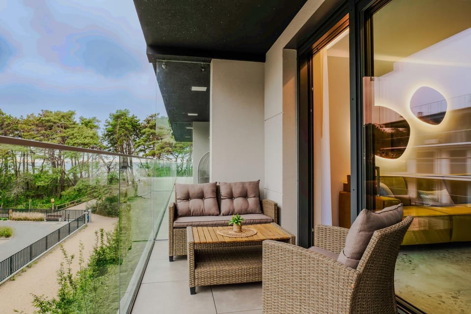 View (from property/room), Balcony/Terrace, Living room, Seating area, Sea view