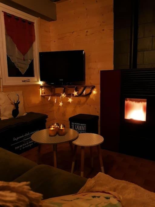 Chalet au cœur de la montagne jacuzzi privé Chalet in Occitanie