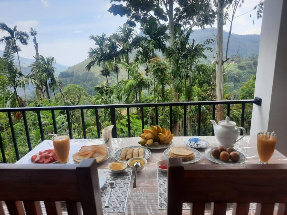 Patio, Dining area, Food, Mountain view, Breakfast, Continental breakfast