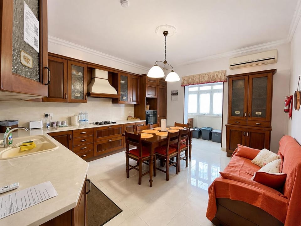 Spacious 4-Bedroom Apartment Apartment in Saint Paul's Bay