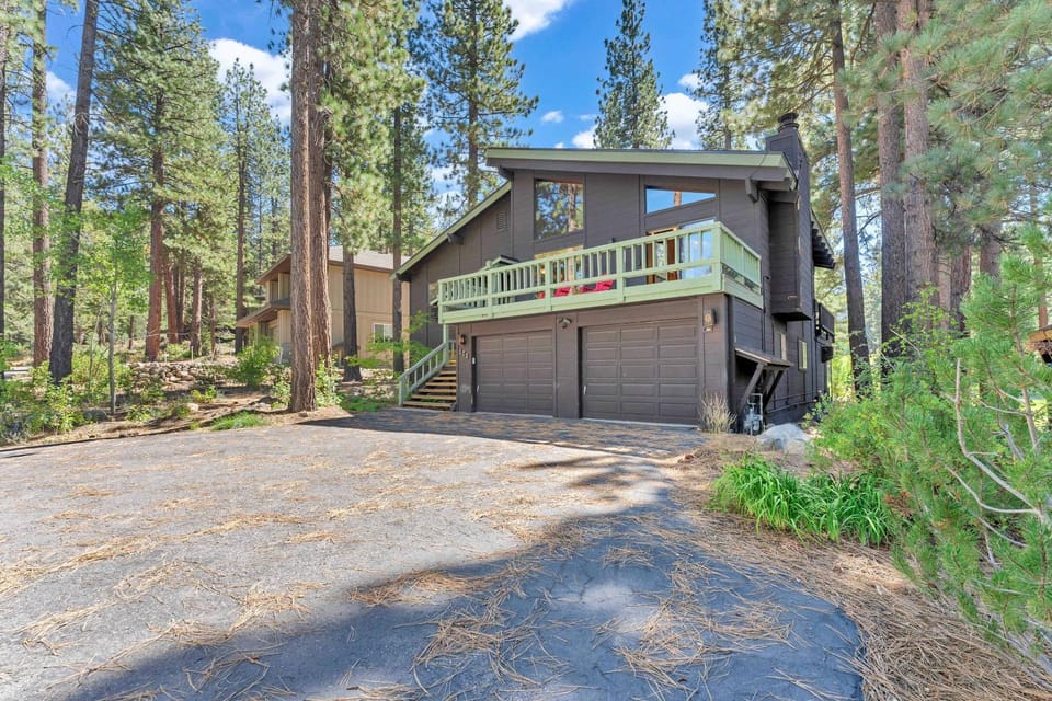 Northstar Retreat by Golf Course & Free Shuttle House in Northstar Drive