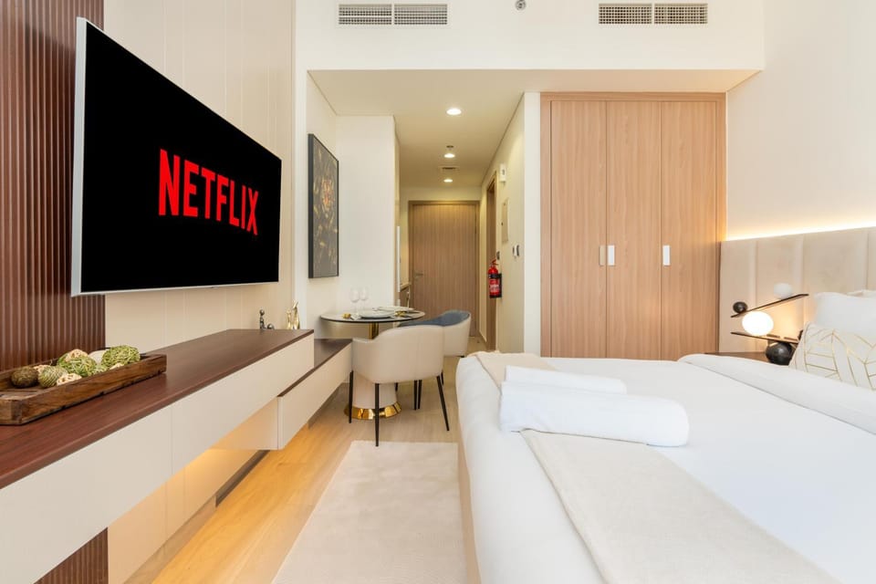 Bed, TV and multimedia, Photo of the whole room