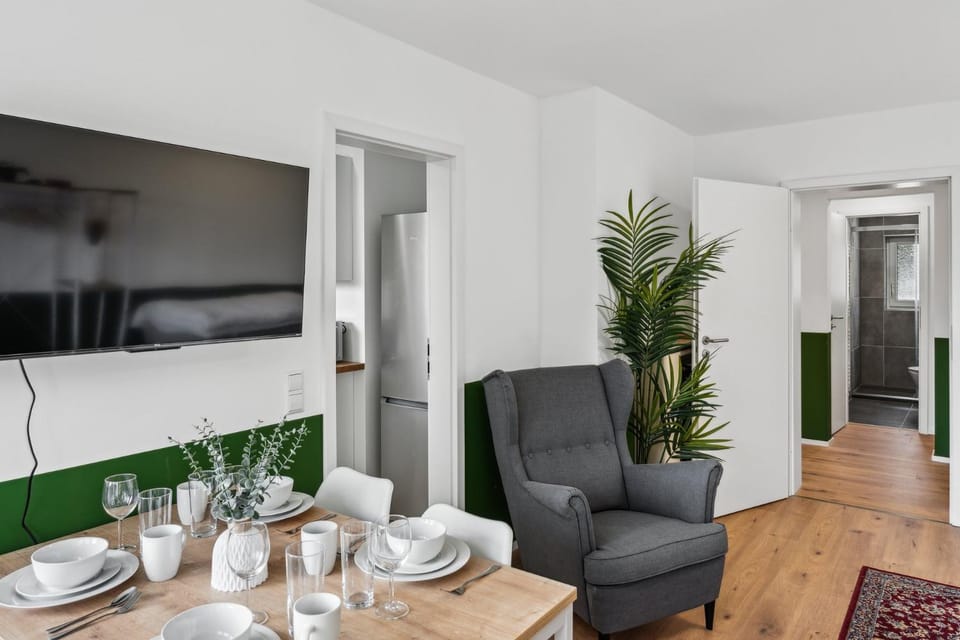 TV and multimedia, Living room, Seating area, Dining area