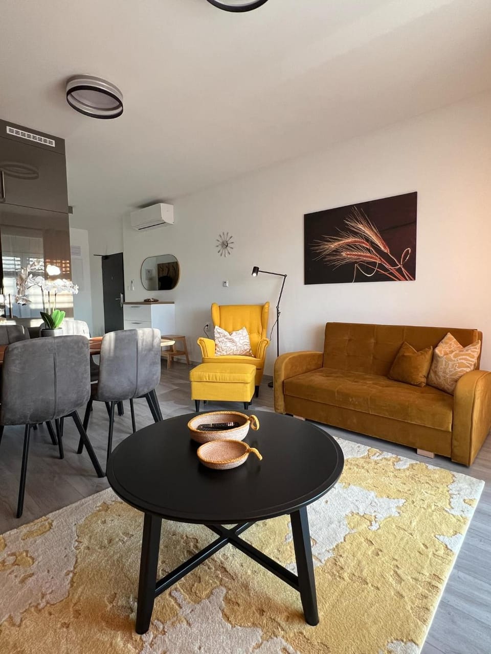 Living room, Seating area