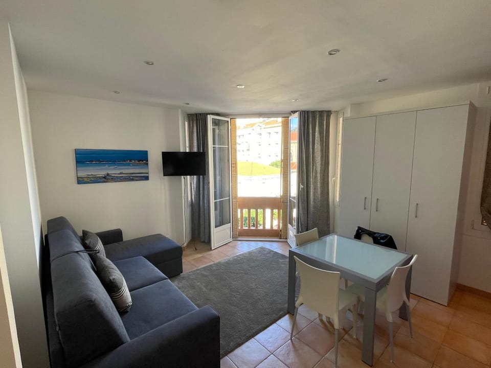 HENRY BENNEt Apartment in Menton