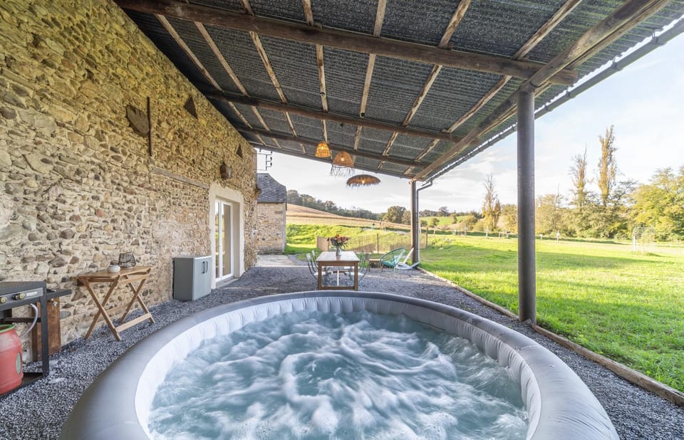 Patio, Garden, Hot Tub, Garden view