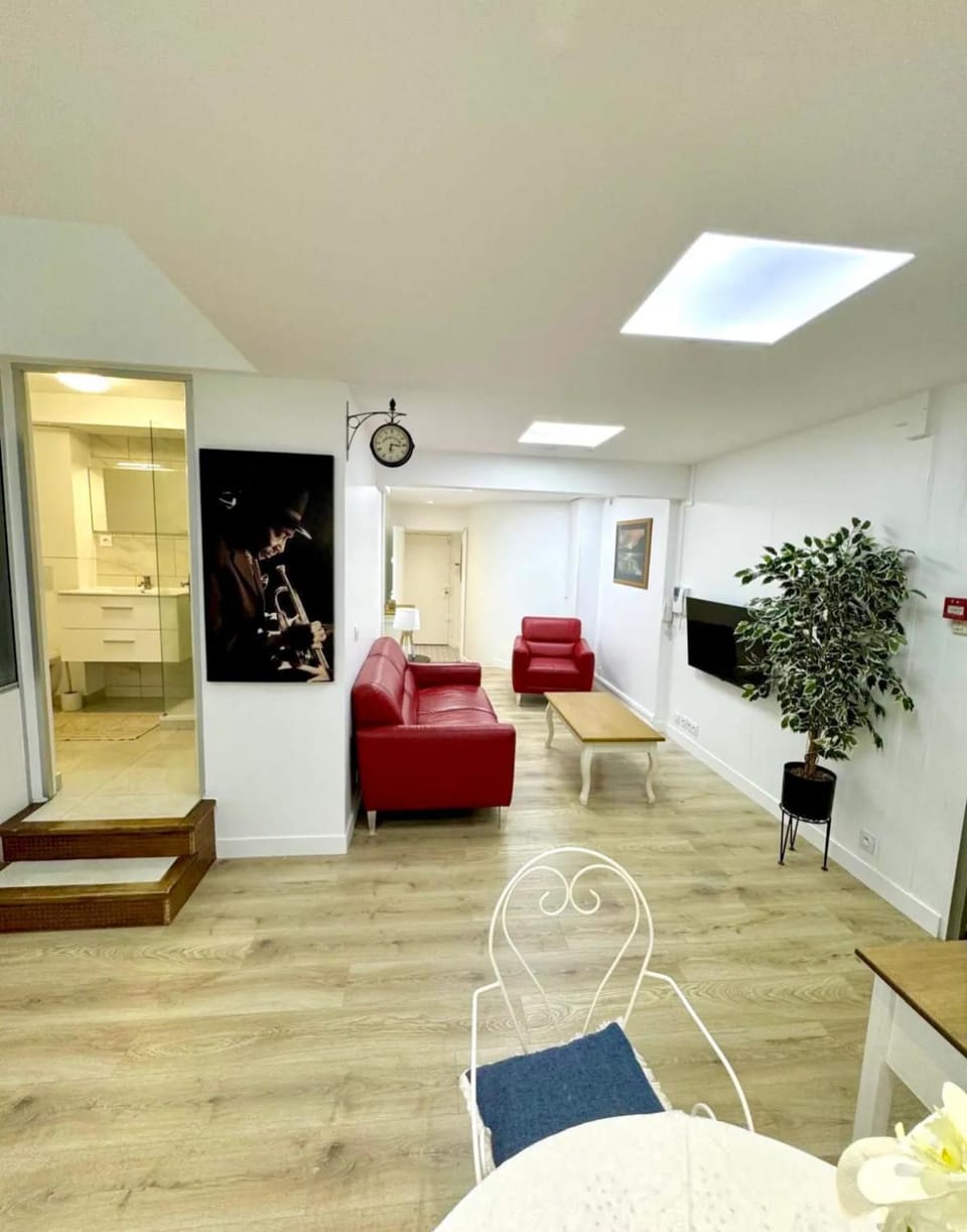 Parisian Spacious 70m2 Flat Near Eiffel Tower Apartment in Paris