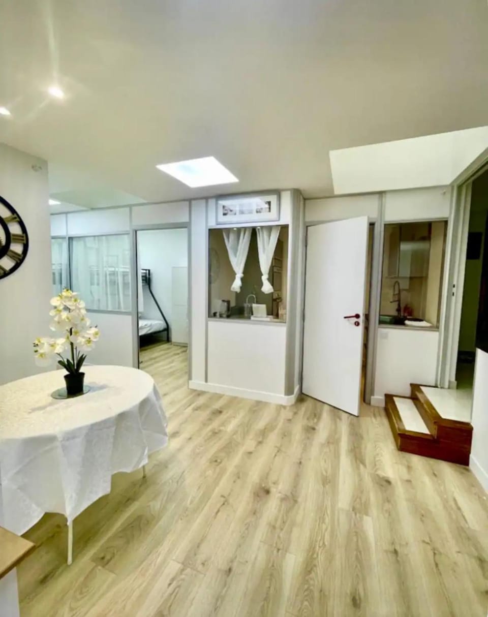 Parisian Spacious 70m2 Flat Near Eiffel Tower Apartment in Paris