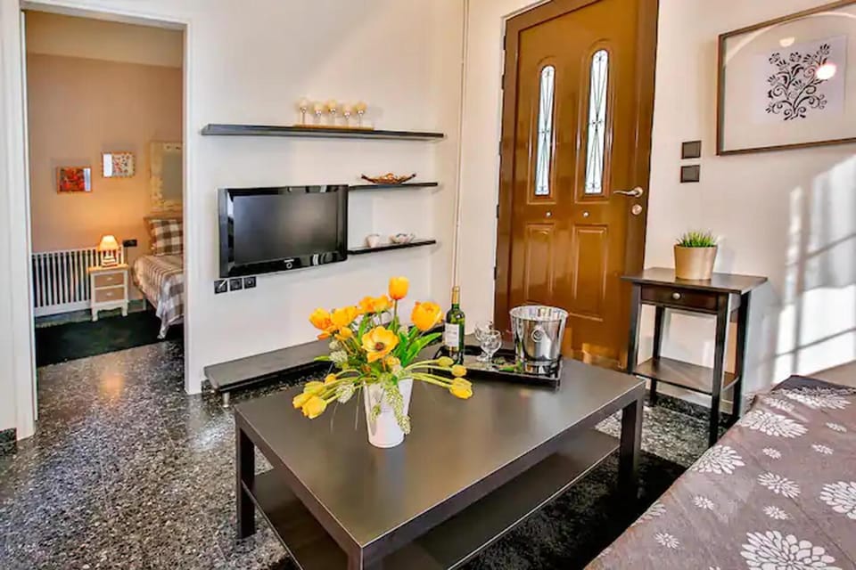 TV and multimedia, Photo of the whole room, Seating area