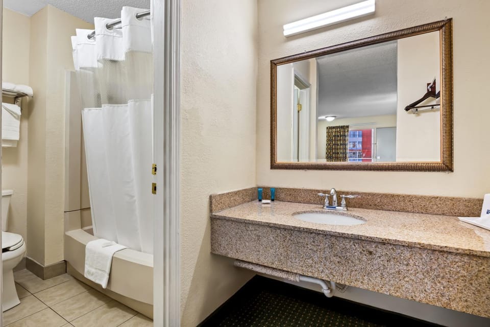 Shower, Bathroom, Bath, towels