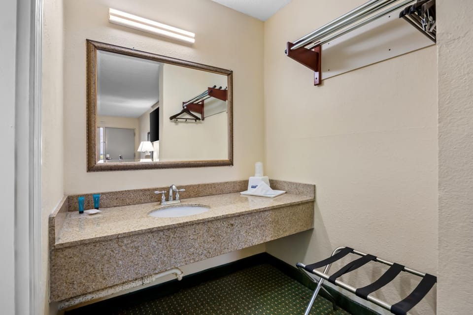 Bathroom, towels