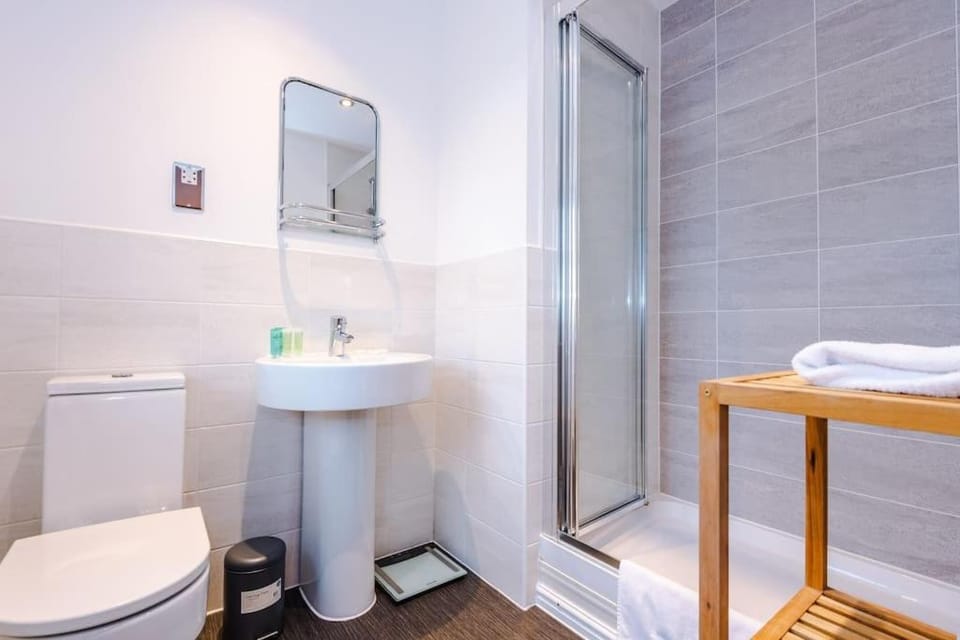 Spacious Comfort for Contractors & Long-Term Guests House in Chester