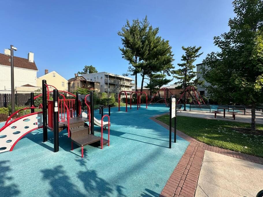 Comfy NJ 2BR Close to Airport, Dream Mall & NYC Apartment in East Newark