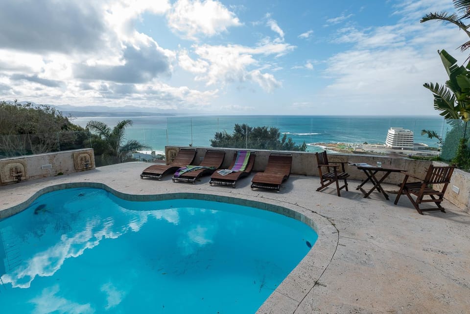 Pool view, Sea view