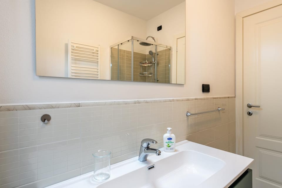 Shower, Bathroom, towels