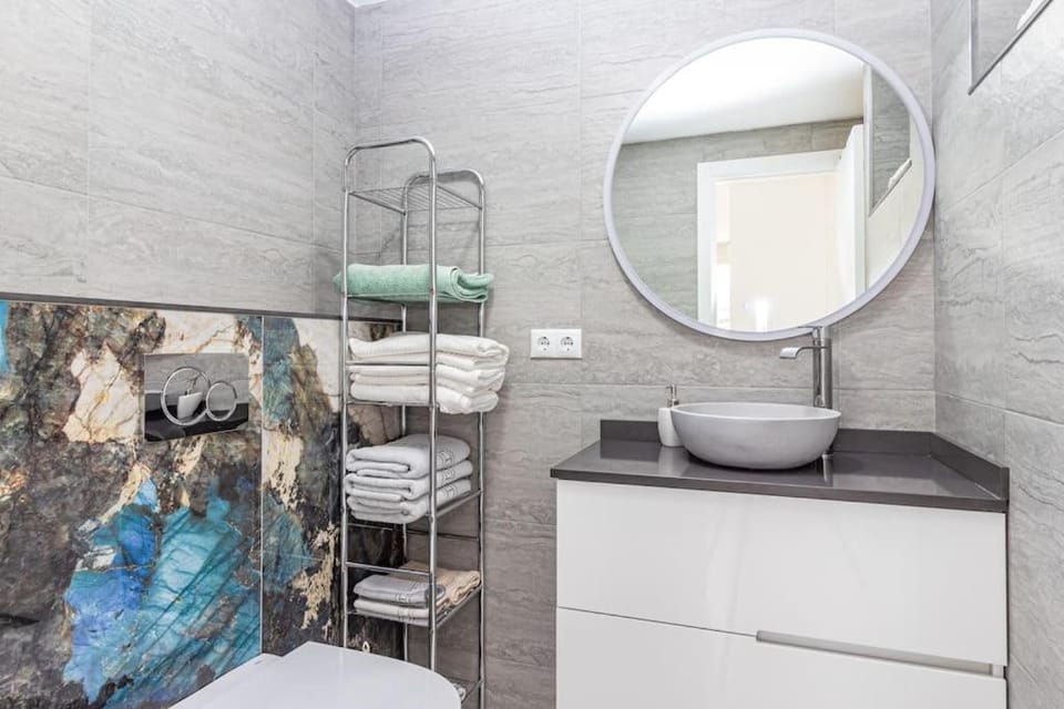 Shower, Bathroom, towels