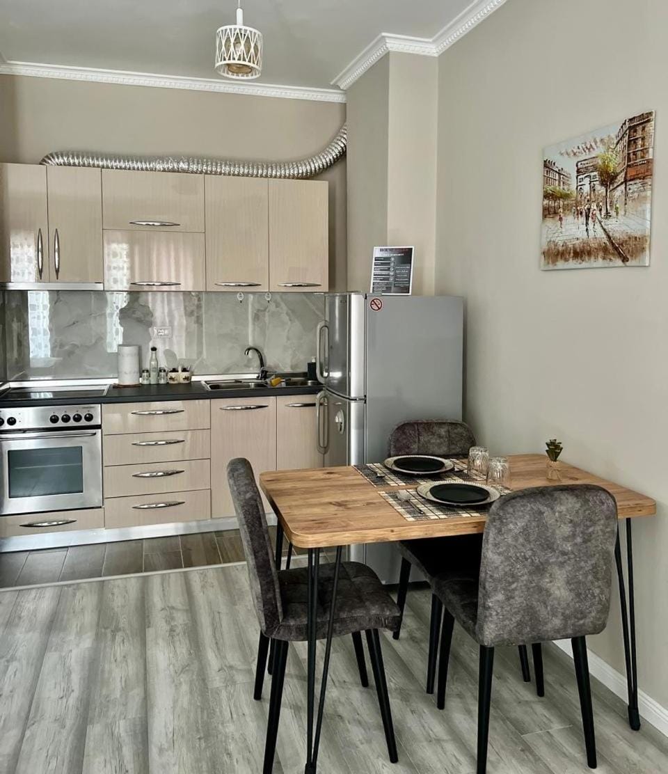 Kitchen or kitchenette, Dining area, stove