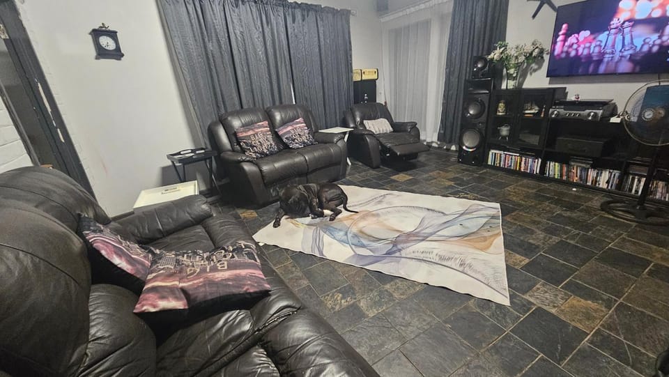Communal lounge/ TV room, Living room, Evening entertainment