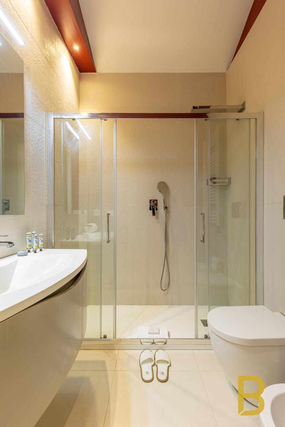 Shower, Toilet, Bathroom, bidet, towels