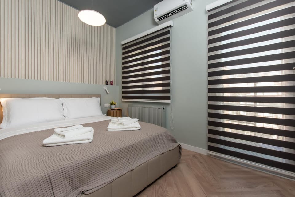 Bed, Photo of the whole room, Bedroom, towels, air conditioner